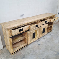 Ce buffet manguier Kukuu a été fabriqué à partir de bois massif de manguier et de métal. Mesures: 200 x 45 x 90 cm. Kukuu, meubles industriels de qualité.