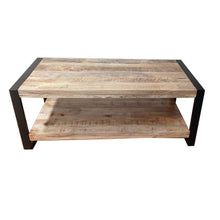 Charger l&#39;image dans la galerie, Cette table basse industrielle avec étagère a été fabriquée à partir de métal et de bois massif de manguier. Celle-ci est composée de 2 étagères. Dimensions: 120 (L) X 60 (l) X 45 (H) cm. Kukuu, boutique en ligne de mobilier industriel et bois massif de qualité supérieur.

