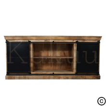 Charger l&#39;image dans la galerie, Ce buffet industriel fait de bois massif de manguier et métal, est composé de 6 tiroirs en bois, 2 portes coulissantes et de 2 étagères. Dimensions: 200 (L) X 45 (l) X 90 (H) cm. Kukuu, ameublement style industriel.
