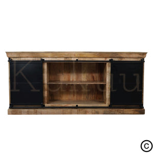 Ce buffet industriel fait de bois massif de manguier et métal, est composé de 6 tiroirs en bois, 2 portes coulissantes et de 2 étagères. Dimensions: 200 (L) X 45 (l) X 90 (H) cm. Kukuu, ameublement style industriel.