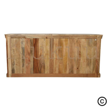 Charger l&#39;image dans la galerie, Ce buffet industriel fait de bois massif de manguier et métal, est composé de 6 tiroirs en bois, 2 portes coulissantes et de 2 étagères. Dimensions: 200 (L) X 45 (l) X 90 (H) cm. Kukuu, ameublement style industriel.
