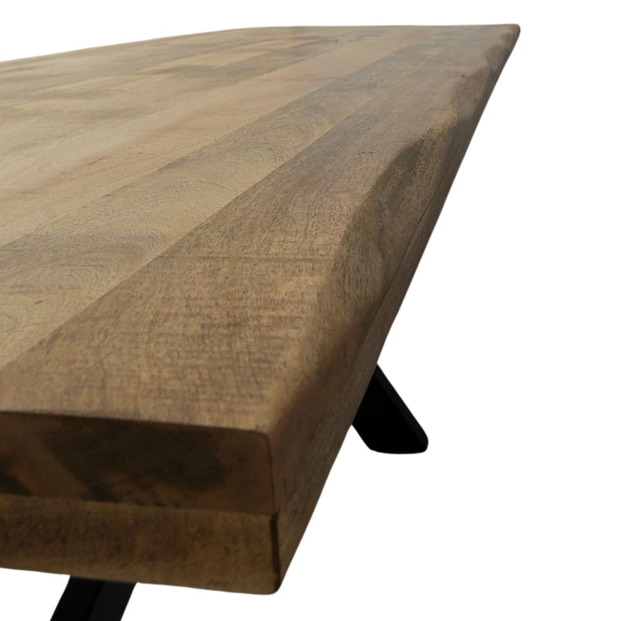 La table à manger pied central 240 cm a été fabriquée à partir d'acier et bois de manguier. Mesures: 240 x 100 x 78 cm. Kukuu, boutique en ligne de mobilier style industriel et bois massif.