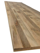 Charger l&#39;image dans la galerie, La table à manger pied central 240 cm a été fabriquée à partir d&#39;acier et bois de manguier. Mesures: 240 x 100 x 78 cm. Kukuu, boutique en ligne de mobilier style industriel et bois massif.
