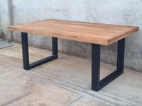 La table à manger bois massif industrielle 160 cm BROOKLYN est disponible en différentes dimensions: 180, 200 et 220 cm. Cette table à manger industrielle a été fabriquée à partir de métal et bois de manguier. Mesures: 160 x 90 x 78 cm. Kukuu, boutique en ligne de mobilier industriel, meubles d'intérieur en bois massif.