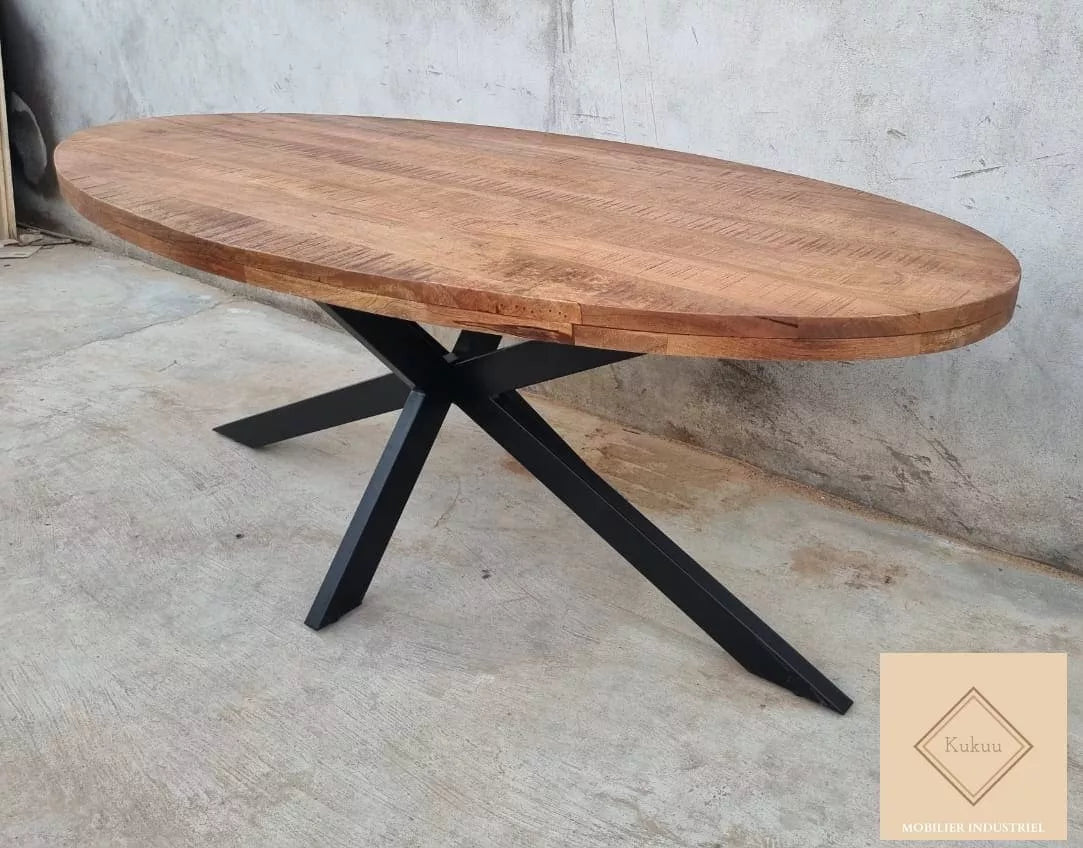 La table à manger ovale industrielle SYDNEY est disponible en 180, 200, 210, 220 et 240 cm. Celle-ci a été faite en bois massif de manguier et métal. Mesures: 240 x 100 x 78 cm. Livraison offerte en France métropolitaine et Belgique. Kukuu, boutique en ligne de mobilier style industriel.