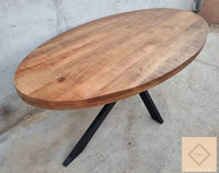 La table à manger ovale industrielle SYDNEY est disponible en 180, 200, 210, 220 et 240 cm. Celle-ci a été faite en bois massif de manguier et métal. Mesures: 240 x 100 x 78 cm. Livraison offerte en France métropolitaine et Belgique. Kukuu, boutique en ligne de mobilier style industriel.