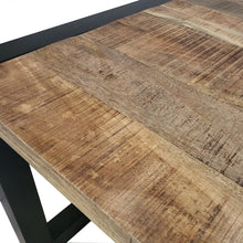 Charger l&#39;image dans la galerie, table bois massif Kukuu fabriquée à partir de métal et plateau en bois massif de manguier. Mesures: 160 x 90 x 75 cm. Kukuu, spécialiste en meubles industriels. 
